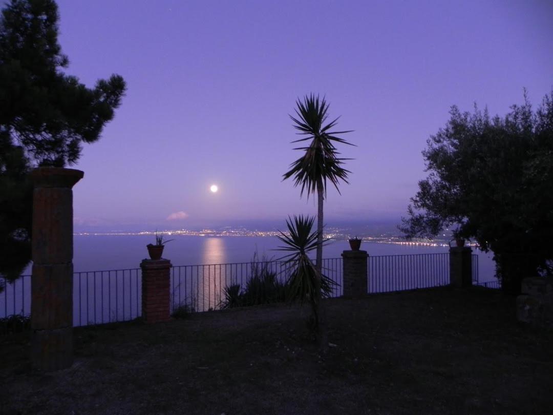 A Casa Di Peppino Villa Greco 丁达利 外观 照片
