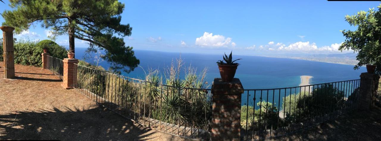 A Casa Di Peppino Villa Greco 丁达利 外观 照片