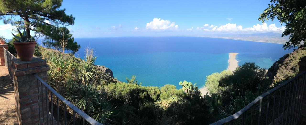 A Casa Di Peppino Villa Greco 丁达利 外观 照片